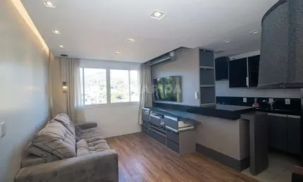 Apartamento mobiliado de 2 dormitórios, sendo 1 suíte, e 1 vaga de garagem no bairro Teresópolis