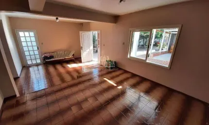 Exclusividade Guarida: Casa de 3 dormitórios, sendo 1 suíte no bairro Alto Petrópolis com VAGA!