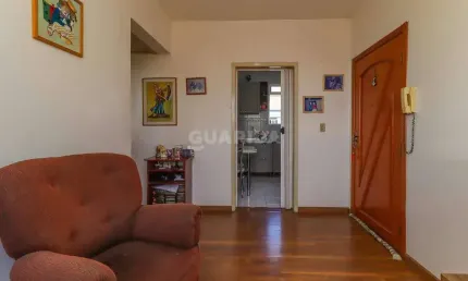Apartamento com 2 quartos para alugar na Travessa Escobar, Cavalhada, Porto Alegre
