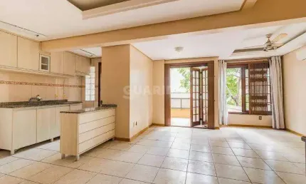 Casa em condominio fechado com 2 dormitórios suítes para alugar no bairro menino deus.