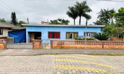 Casa à venda com 3 dormitórios no bairro Rio Morto - Indaial/SC
