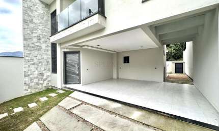Casa à venda com 3 dormitórios (1 suíte) em região nobre de Indaial/SC