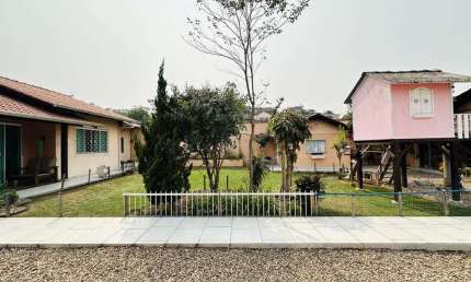 2 Lindas casas edificadas em um terreno com 720 m2 em Indaial-SC