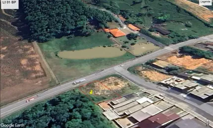 Terreno à venda com frente comercial, total de 411 m2 na Av. Brasil, no Bairro R