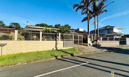 2 Casas à venda no mesmo terreno em uma rua linda, sem saída, no bairro Benedito