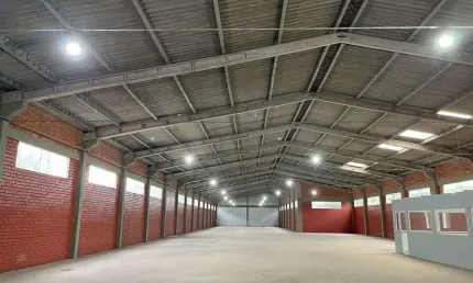 Galpão com 1.900 m2 em região industrial, disponível para locação na cidade de I