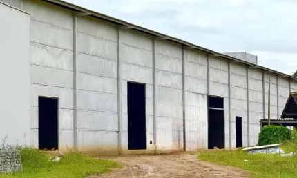 Galpão com 480 m2 disponível para locação em região industrial na cidade de Inda