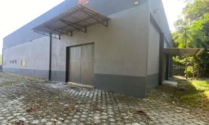 Galpão com 700 m2 disponível para locação no bairro Rio Morto em Indaial-SC.