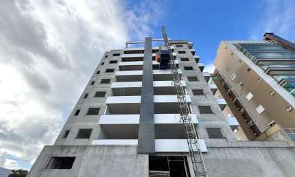 Apartamento à venda (2 por andar) com aprox. 146 m2 privativos 3 suítes no bairr
