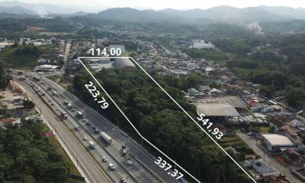 Terreno de aproximadamente 43.575 m2 frente BR 470 com galpão em Blumenau-SC
