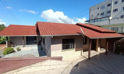Casa à venda com aprox. 400 m2 em 2 terrenos no bairro Tapajós em Indaial-SC