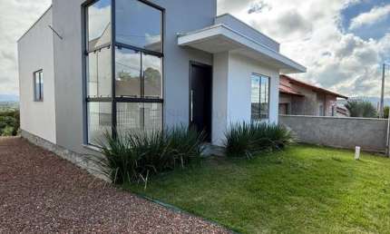 Casa nova à venda com 3 dormitórios sendo 1 suíte e amplo terreno no Lot. Nova I