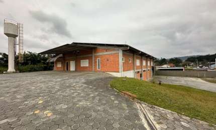 Galpão disponível para venda em Timbó com 1.462 m2 em 2 pavimentos, com ótimo es