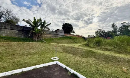 Terreno à venda em região central, no final da rua, pronto para construir com 53