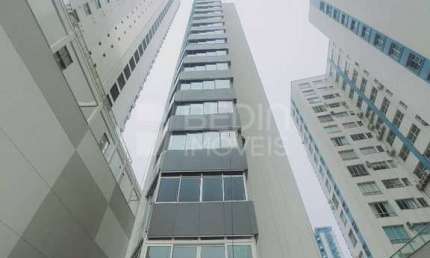 Apartamento 04 dormitórios frente mar locação anual