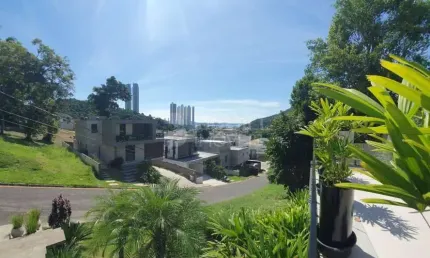Casa a venda condomínio fechado Barra Balneário Camboriú