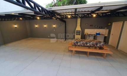 Casa com 3 quartos para alugar na Rua 3300, 676, Centro, Balneário Camboriú