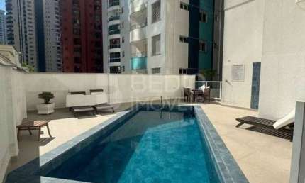 Apartamento quadra mar locação anual 03 dormitórios