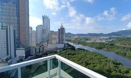 Apartamento locação anual quadra mar 03 suítes Balneário Camboriú