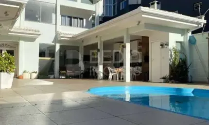 Casa 04 dormitórios a venda Centro Balneário Camboriú