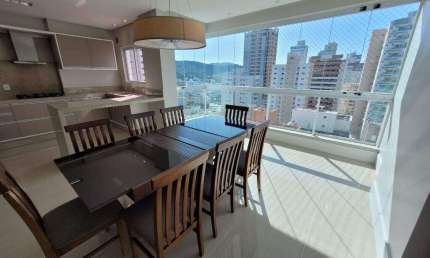 Amplo apartamento, mobiliado, com 04 DORMITÓRIOS + 04 VAGAS, no centro de Balneário Camboriú!