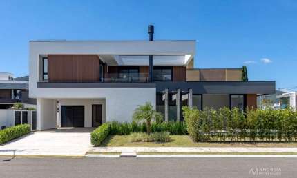 CASA FINAMENTE MOBILIADA E DECORADA - 5 SUÍTES - 4 VAGAS - CONDOMINIO CALEDONIA - CAMBORIÚ / SC