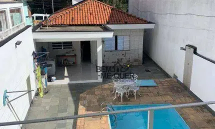 Casa térrea com Piscina com 2 dormitórios e edícula