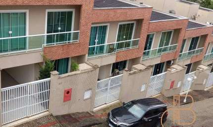 LOCAÇÃO - Sobrado 03 quartos em condomínio fechado no bairro Nova Esperança