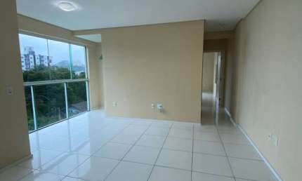 Excelente apartamento 02 dormitórios e vaga coberta no centro de Camboriú