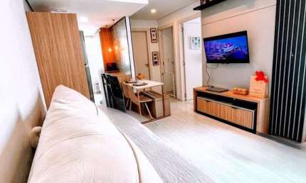 Lindo apartamento 02 dormitórios, mobiliado e equipado, condomínio fechado.