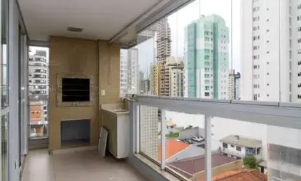 Amplo apartamento com 01 suíte + 02 dormitórios no bairro fazenda itajaí