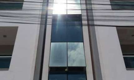 Amplo apartamento 01 suíte + 01 dormitório no centro de Camboriú.