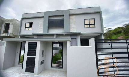 NOVA - Ampla casa geminada de alto padrão com 03 suítes no bairro Areias