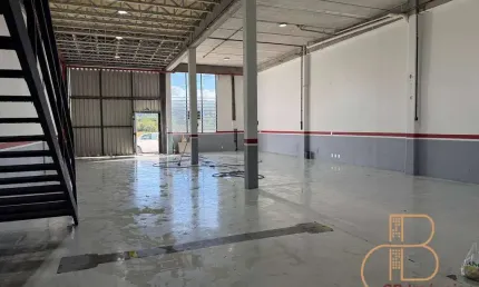 LOCAÇÃO - Galpão 440m² seu negócio em um espaço funcional e bem localizado!