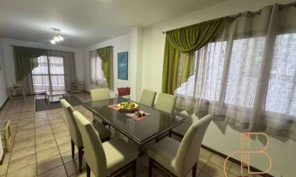 LOCAÇÃO - Apartamento com 01 suíte + 02 quartos, 02 vagas, no centro de BC