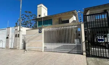 Oportunidade incrível! Ampla casa com 200m² no bairro Areias em Camboriú