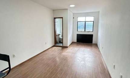 LOCAÇÃO - Sala comercial segundo piso 20m² no centro de Balneário Camboriú