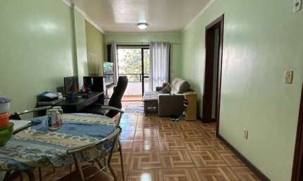 OPORTUNIDADE - Amplo apartamento diferenciado, poucos metros do mar, Centro
