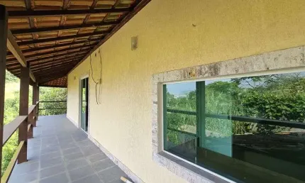 Freguesia. Casa com Salão, 5 Quartos, Varandas no Entorno do Imóvel e 2 Vagas, Jacarepaguá.