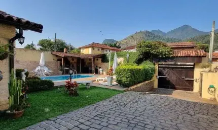 Casa de condomínio sobrado para venda tem 600 metros quadrados com 3 quartos