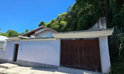 Freguesia. Casa Linear com 4 Quartos, Sendo 1 Suíte, 1 Escritório e com 3 Vagas.