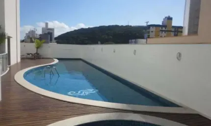 AMPLA COBERTURA, CENTRAL - PRÓXIMO SUPERMERCADOS, RESTAURANTES, COMÉRCIOS