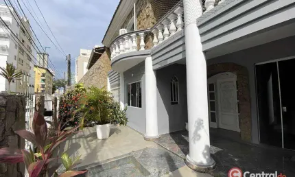 Casa com 5 dormitórios, sendo 2 suítes - 337 m² - venda por R$ 2.500.000 ou locação anual por R$ 13.000/mês - Nações - Balneário Camboriú/SC