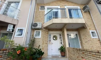 Casa com 3 dormitórios à venda, 110 m² por r$ 860.000,00 - centro - camboriú/sc