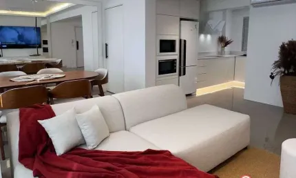 Apartamento mobiliado no edifício íris a poucos passos do mar