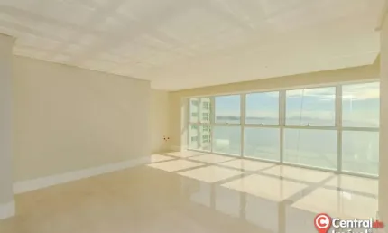 Apartamento de luxo com 4 suítes e vista total para o mar