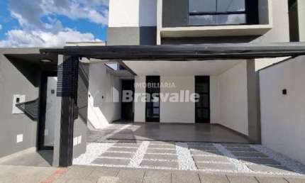 sobrado de alto padão
janelas dos quartos com persianas automatizadas e belo terreno nos fundos