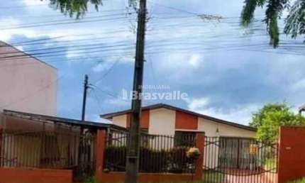 Casa com 6 quartos à venda no Neva, Cascavel  por R$ 790.000