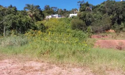 Terreno com imenso potencial comercial e residencial com 1932 m² em Camboriú.