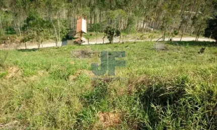 Excelente sitio na vila das Pedras em Camboriú. Possui 8.000 m² de área